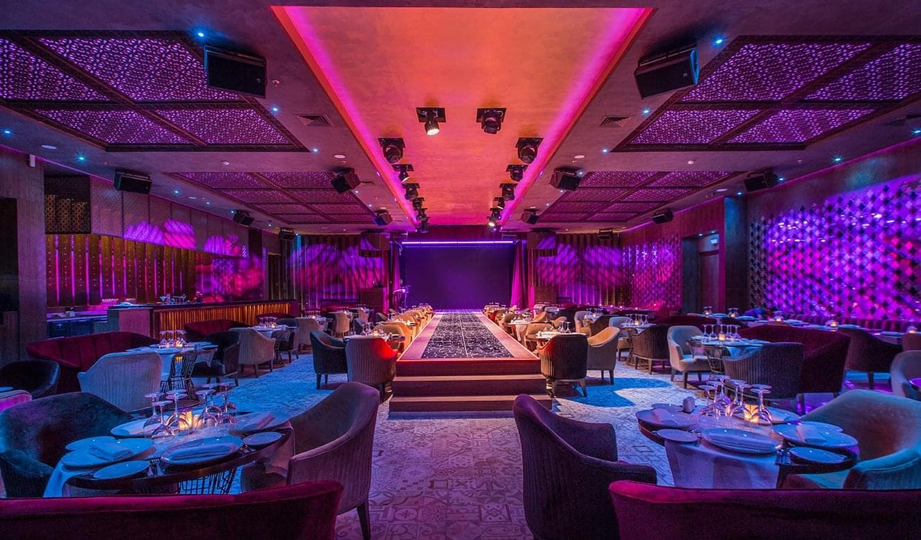 Salle du restaurant Azar Marrakech — ambiance premium