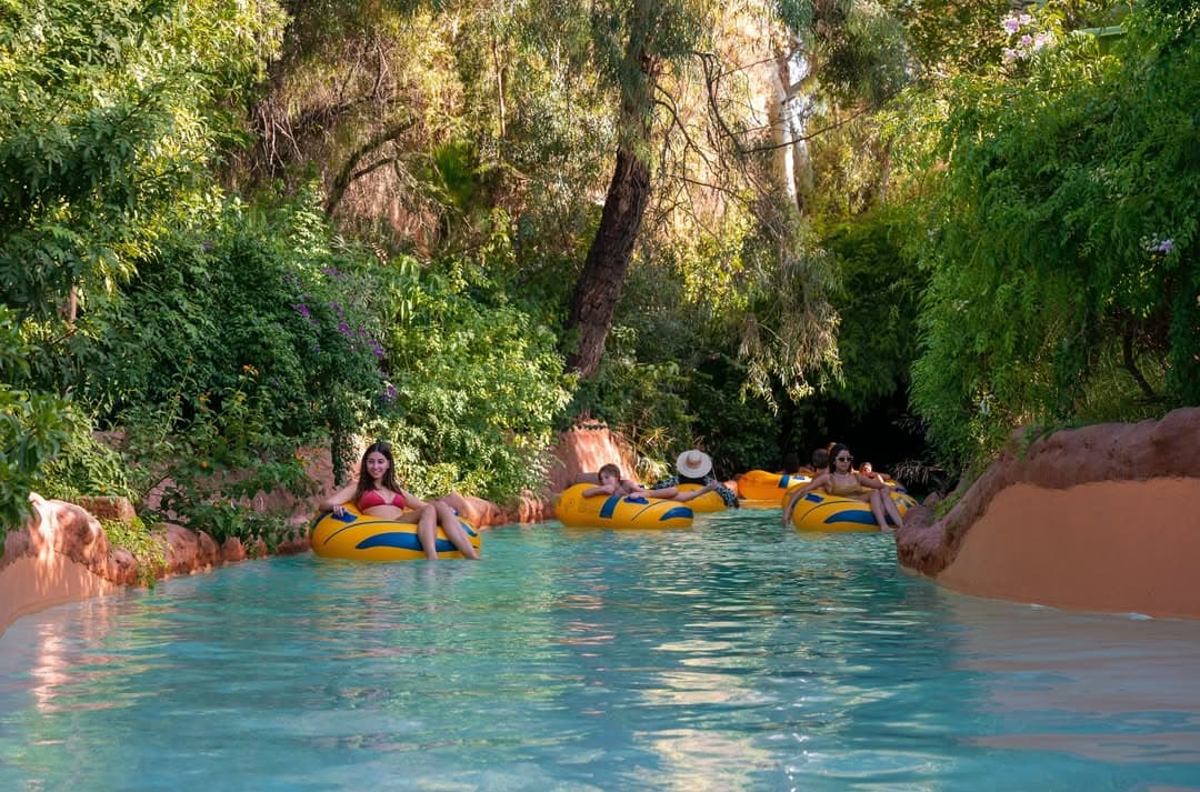 Rivière paresseuse du parc Oasiria — détente à Marrakech